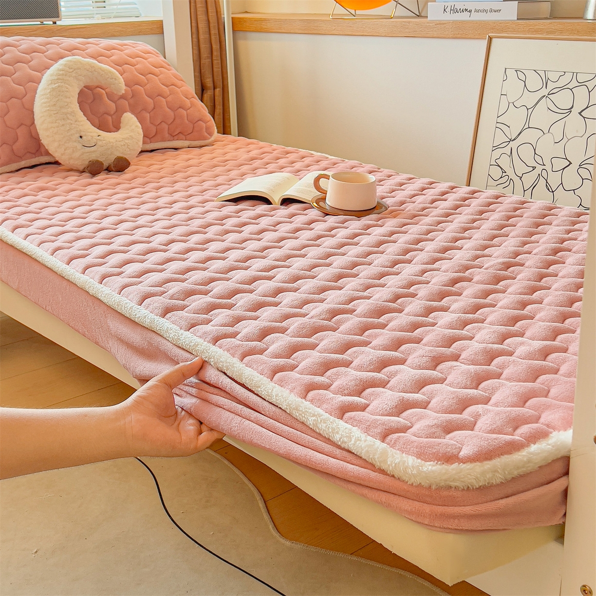 91家纺网 家纺一手货源 找家纺 雯豆 2025冬季新品牛奶绒夹棉床笠大学生床垫保护套纯色素色床罩牛奶绒夹棉床笠-格调粉