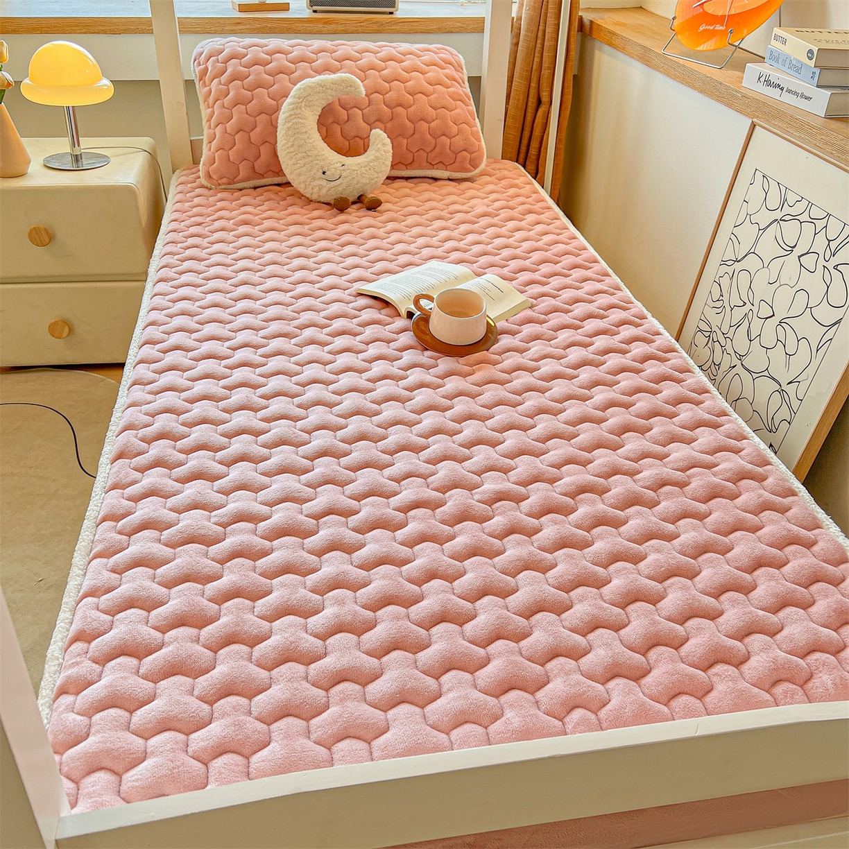 91家纺网 家纺一手货源 找家纺 雯豆 2025冬季新品牛奶绒夹棉床笠大学生床垫保护套纯色素色床罩牛奶绒夹棉床笠-格调粉