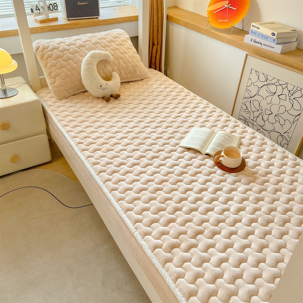 91家纺网 家纺一手货源 找家纺 雯豆 2025冬季新品牛奶绒夹棉床笠大学生床垫保护套纯色素色床罩牛奶绒夹棉床笠-山茶杏