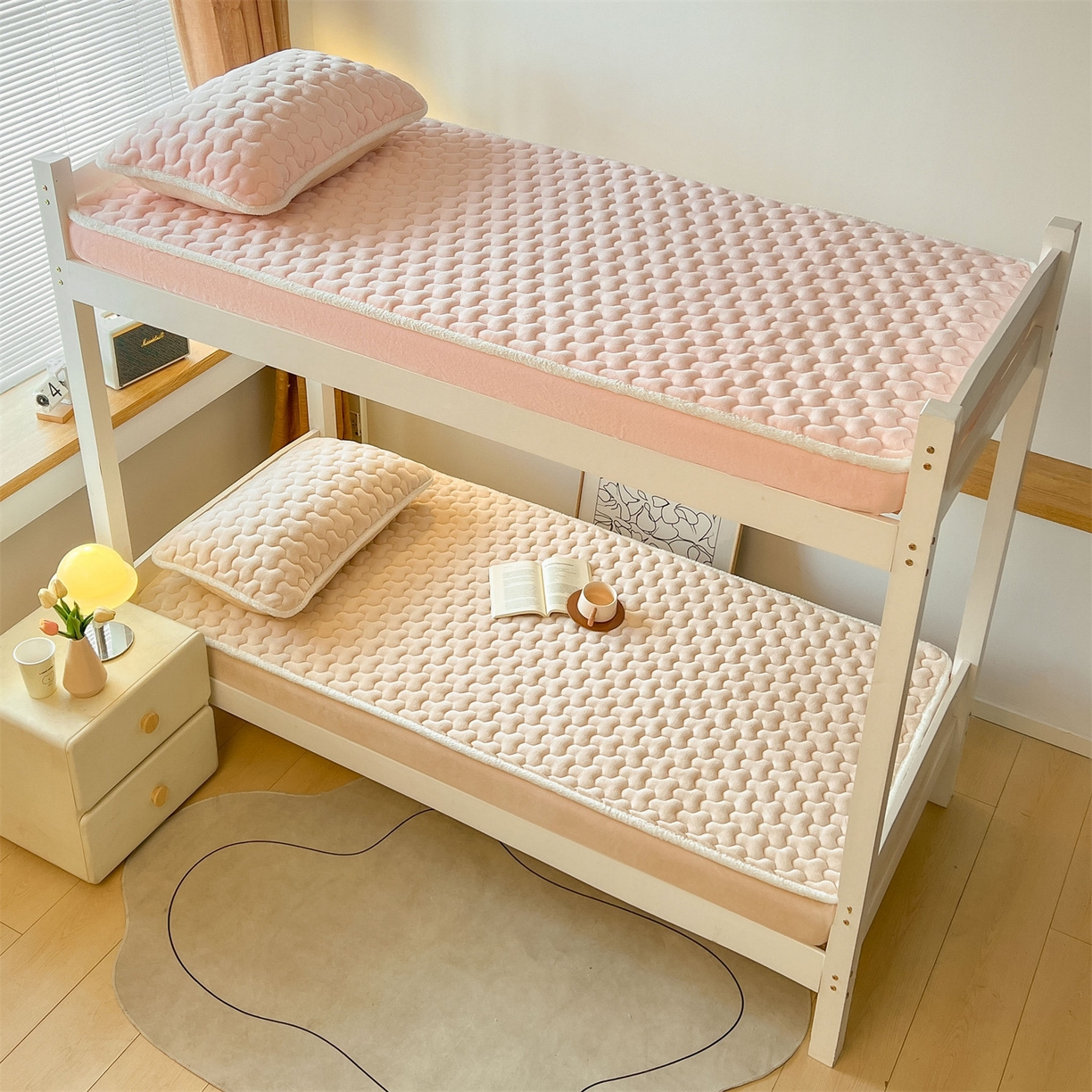 91家纺网 家纺一手货源 找家纺 雯豆 2025冬季新品牛奶绒夹棉床笠大学生床垫保护套纯色素色床罩牛奶绒夹棉床笠-山茶杏