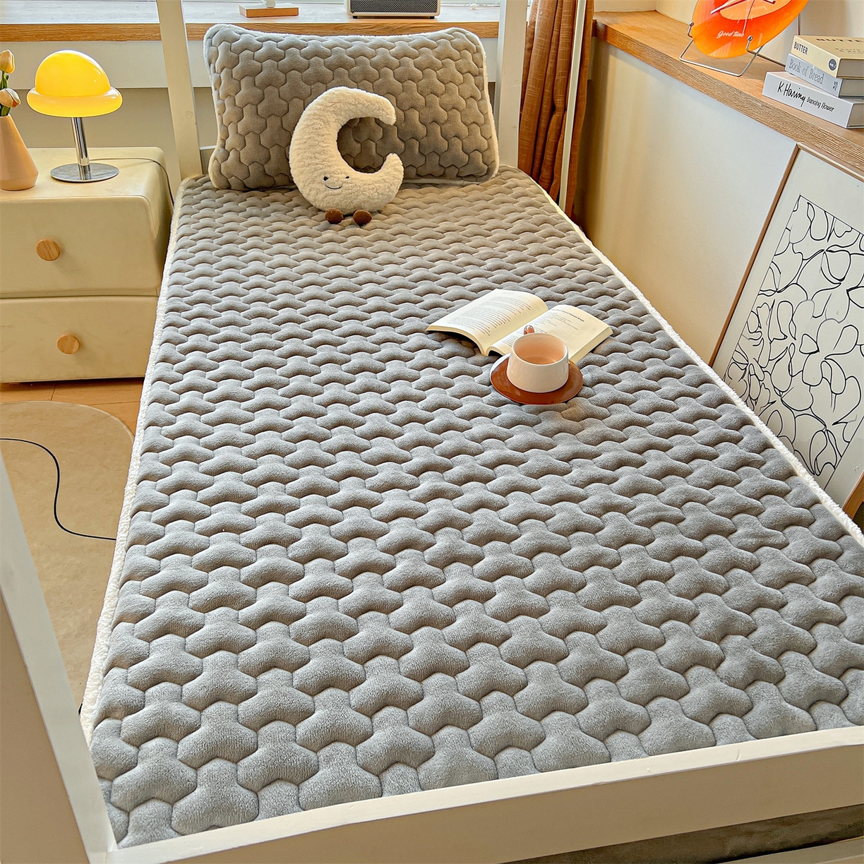 91家纺网 家纺一手货源 找家纺 雯豆 2025冬季新品牛奶绒夹棉床笠大学生床垫保护套纯色素色床罩牛奶绒夹棉床笠-深空灰