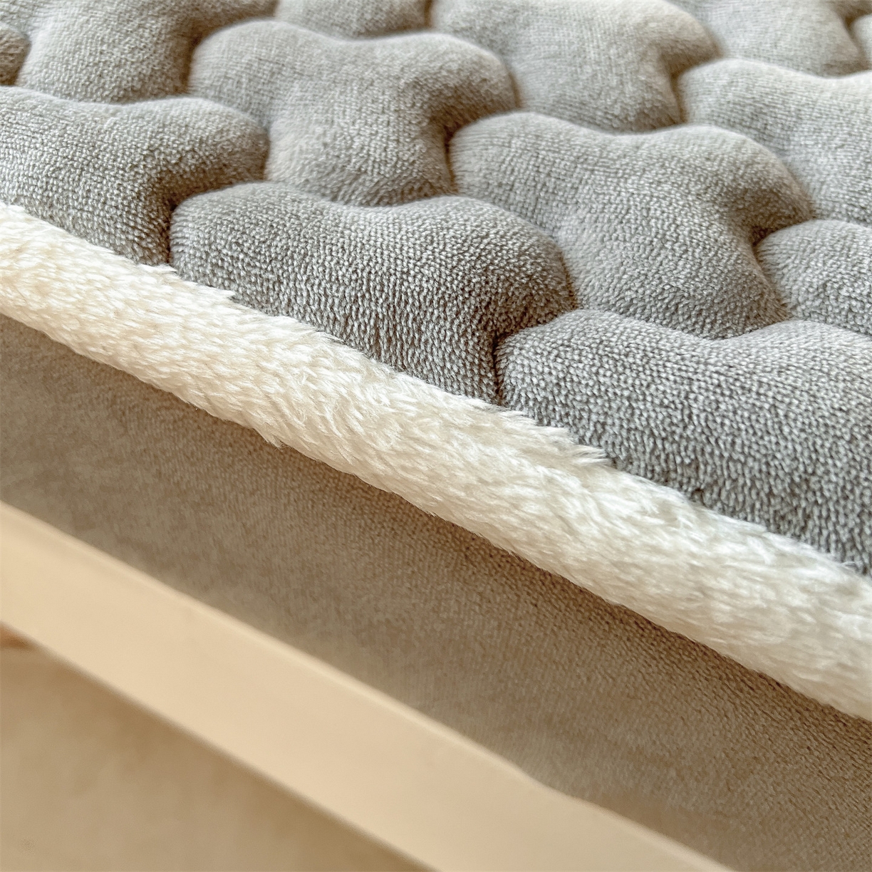 91家纺网 家纺一手货源 找家纺 雯豆 2025冬季新品牛奶绒夹棉床笠大学生床垫保护套纯色素色床罩牛奶绒夹棉床笠-深空灰