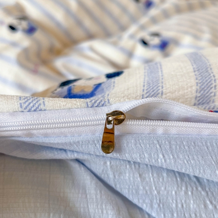 91家纺网 家纺一手货源 找家纺 玉海棠家纺 2025新款云感双层纱提花学生宿舍三件套上下铺三件套 竖条小狗