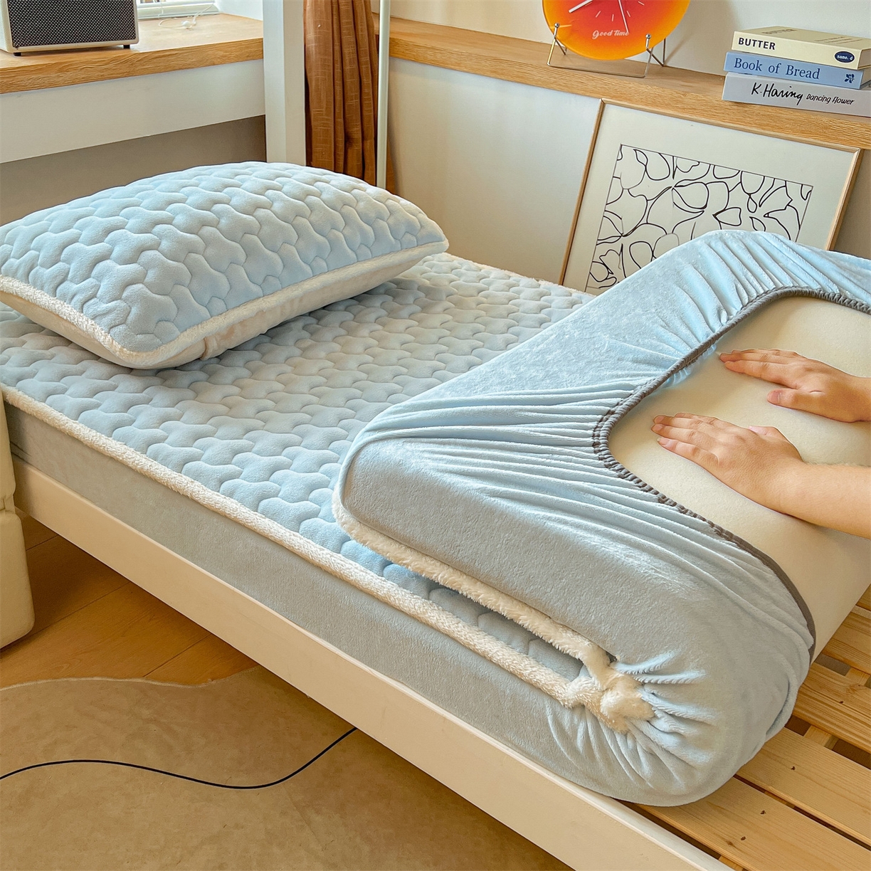 91家纺网 家纺一手货源 找家纺 雯豆 2025冬季新品牛奶绒夹棉床笠大学生床垫保护套纯色素色床罩牛奶绒夹棉床笠-天蓝