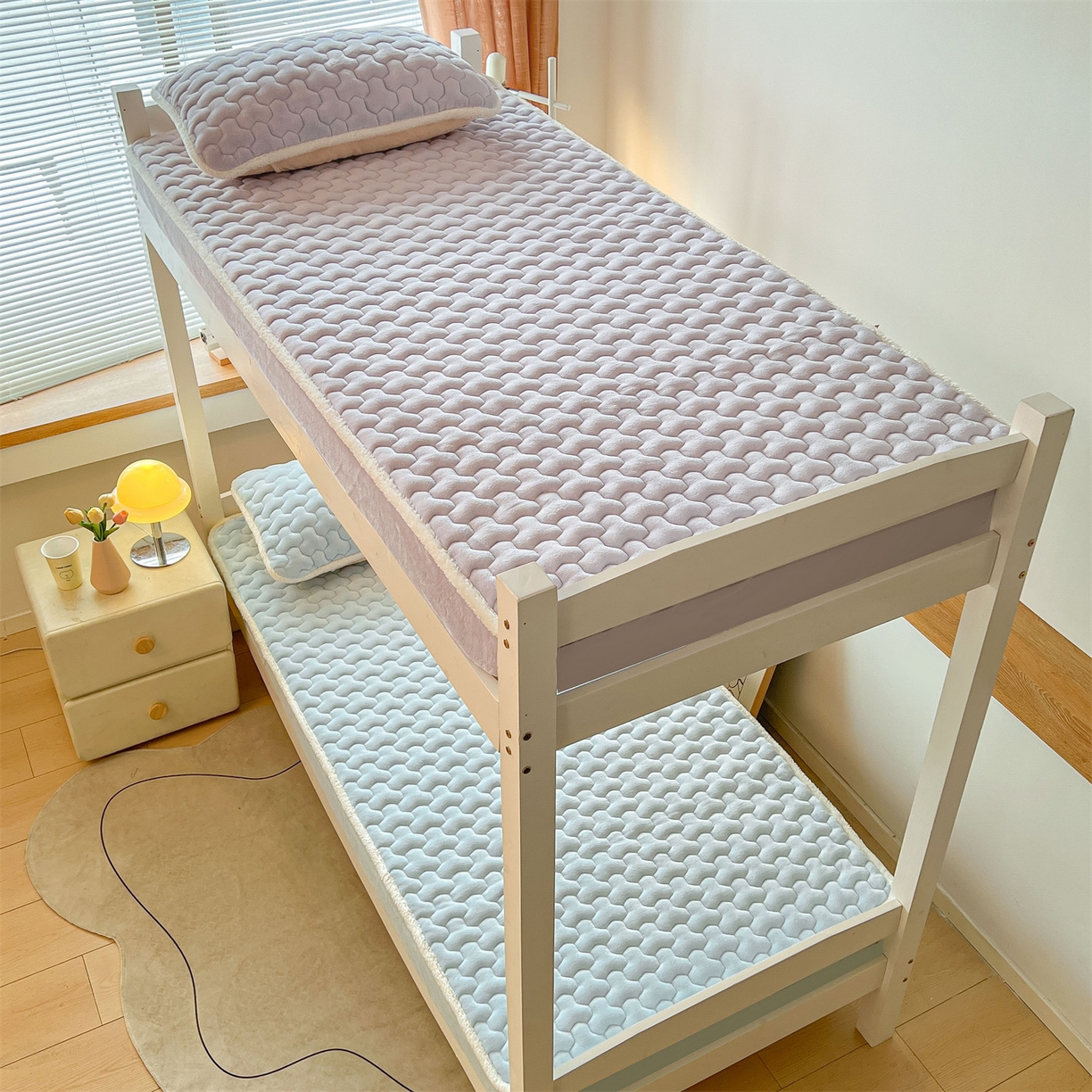 91家纺网 家纺一手货源 找家纺 雯豆 2025冬季新品牛奶绒夹棉床笠大学生床垫保护套纯色素色床罩牛奶绒夹棉床笠-天蓝