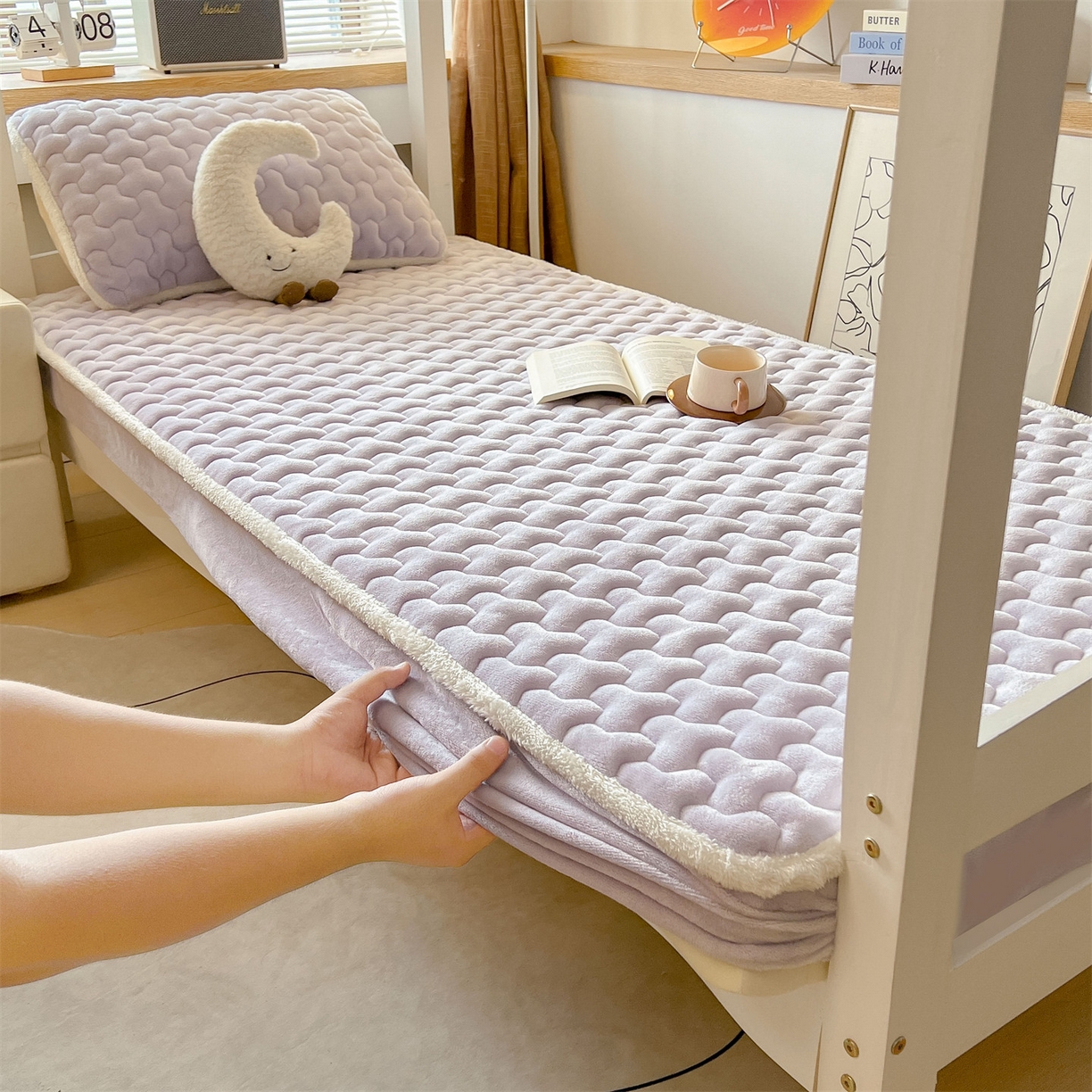 91家纺网 家纺一手货源 找家纺 雯豆 2025冬季新品牛奶绒夹棉床笠大学生床垫保护套纯色素色床罩牛奶绒夹棉床笠-雪青