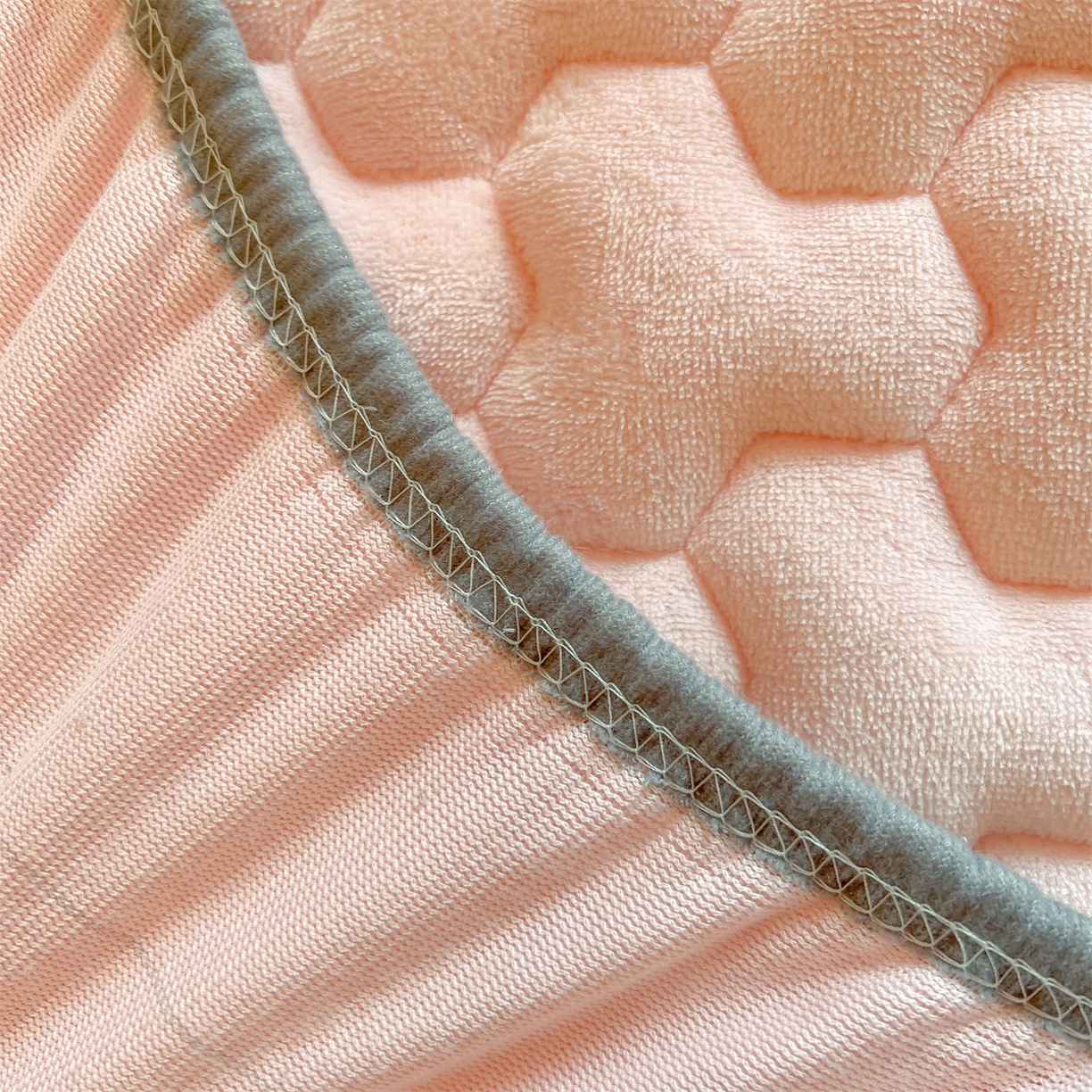 91家纺网 家纺一手货源 找家纺 雯豆 2025冬季新品牛奶绒夹棉床笠大学生床垫保护套纯色素色床罩牛奶绒夹棉床笠-玉颜粉