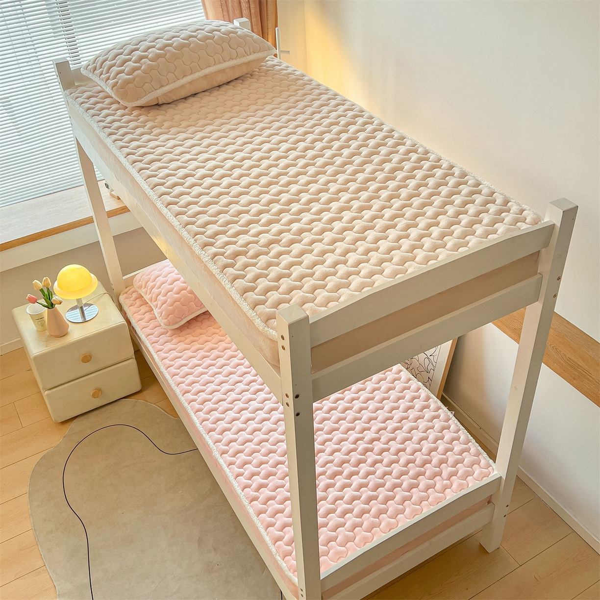 91家纺网 家纺一手货源 找家纺 雯豆 2025冬季新品牛奶绒夹棉床笠大学生床垫保护套纯色素色床罩牛奶绒夹棉床笠-玉颜粉