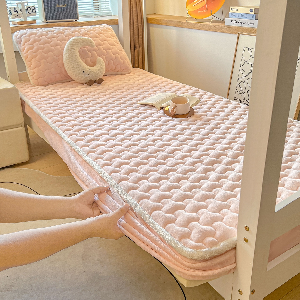 91家纺网 家纺一手货源 找家纺 雯豆 2025冬季新品牛奶绒夹棉床笠大学生床垫保护套纯色素色床罩牛奶绒夹棉床笠-玉颜粉