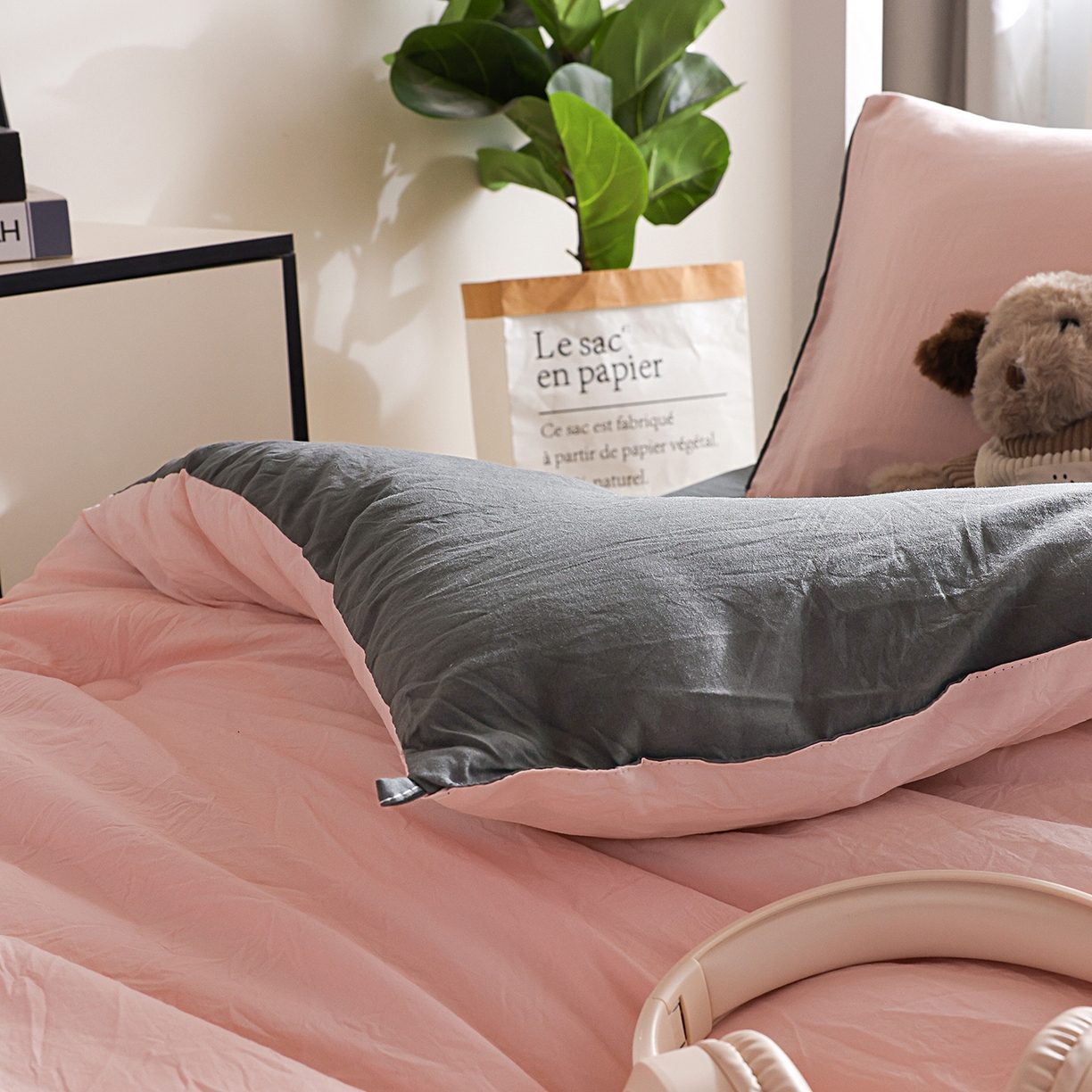 91家纺网 家纺一手货源 找家纺 益多眠 2026新款双拼云朵被被子被芯 双拼系列-粉色+深灰