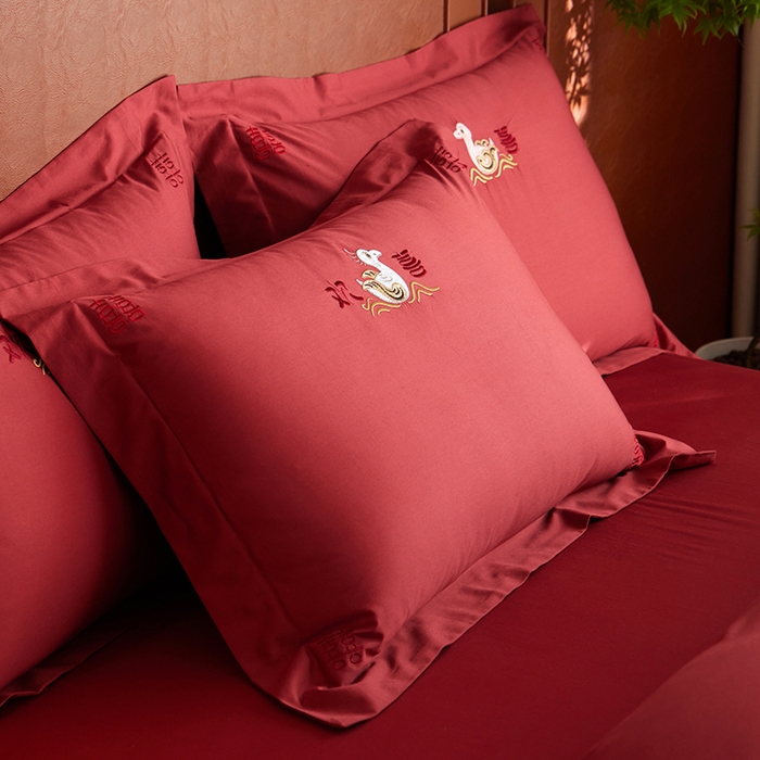 91家纺网 家纺一手货源 找家纺 风向标家纺 2025新款婚A类100S长绒棉纯棉贡缎婚庆四件套 欢喜鸳鸯