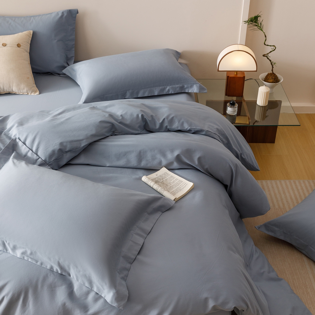 91家纺网 家纺一手货源 找家纺 爱思佳 2025新款A类全棉60s长绒棉纯棉磨毛纯色拼色系列四件套 宾利蓝