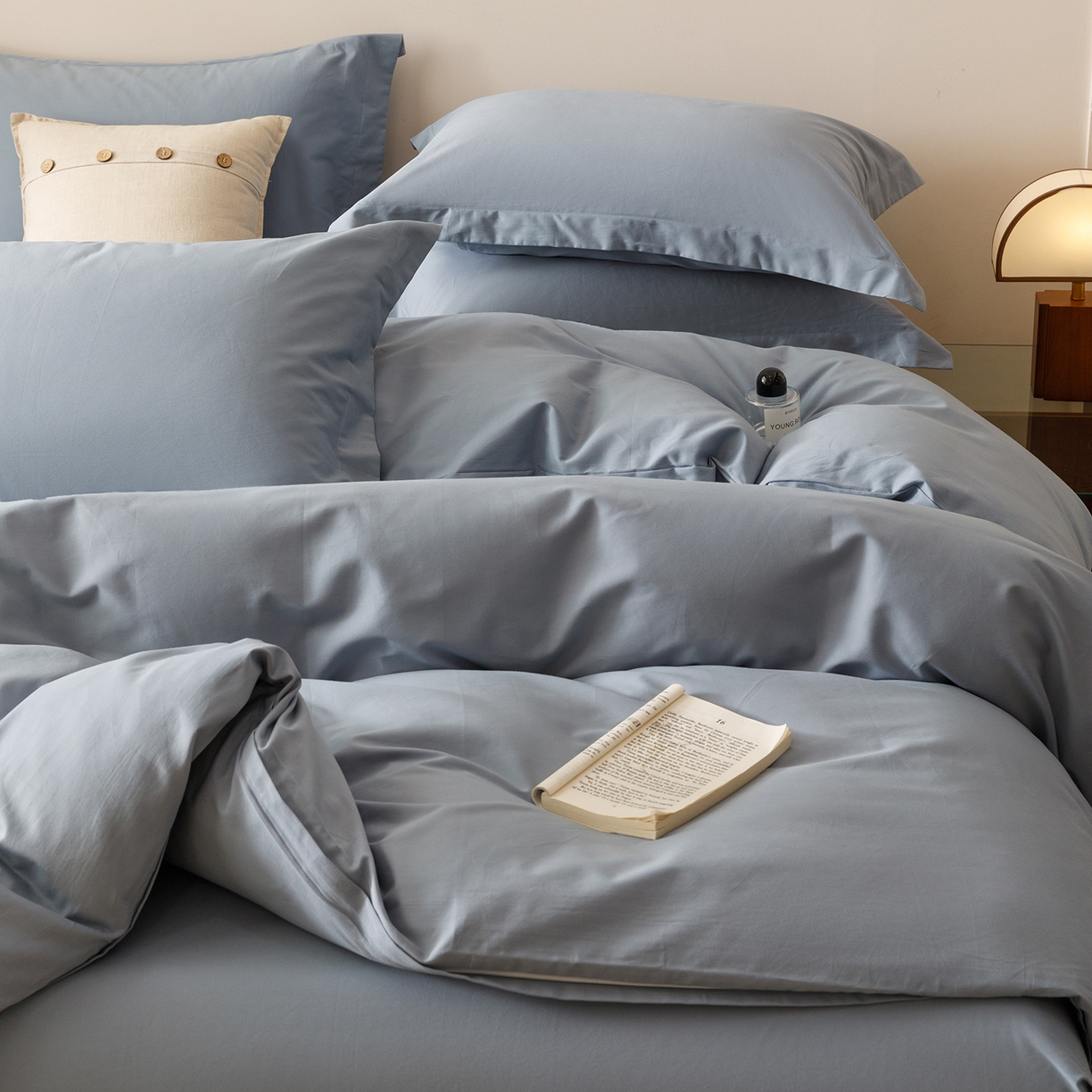 91家纺网 家纺一手货源 找家纺 爱思佳 2025新款A类全棉60s长绒棉纯棉磨毛纯色拼色系列四件套 宾利蓝