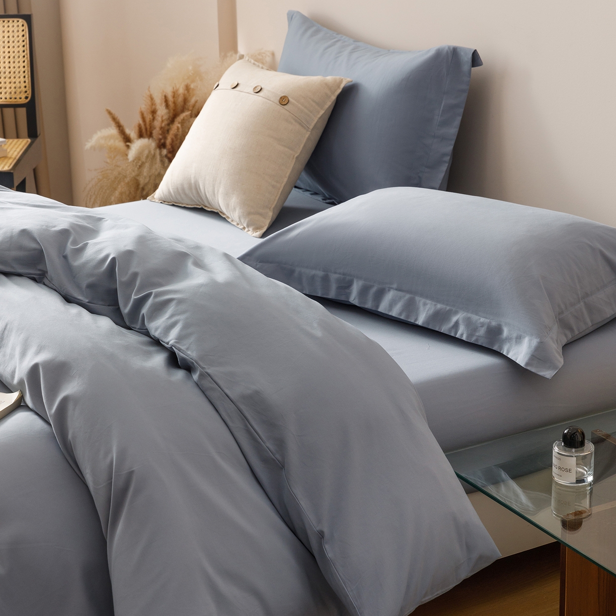 91家纺网 家纺一手货源 找家纺 爱思佳 2025新款A类全棉60s长绒棉纯棉磨毛纯色拼色系列四件套 宾利蓝