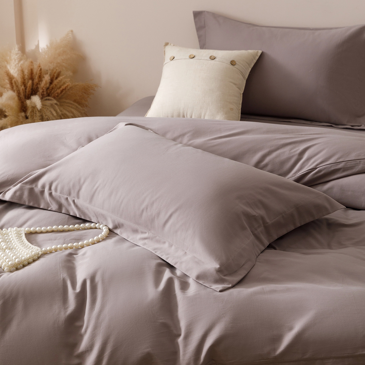 91家纺网 家纺一手货源 找家纺 爱思佳 2025新款A类全棉60s长绒棉纯棉磨毛纯色拼色系列四件套 丁香紫