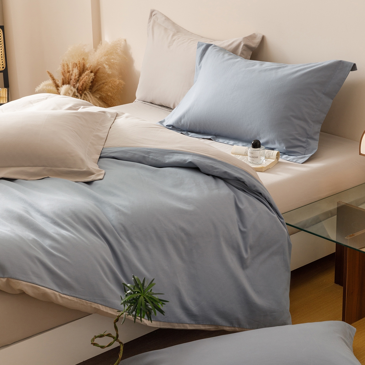 91家纺网 家纺一手货源 找家纺 爱思佳 2025新款A类全棉60s长绒棉纯棉磨毛纯色拼色系列四件套 海蓝灰