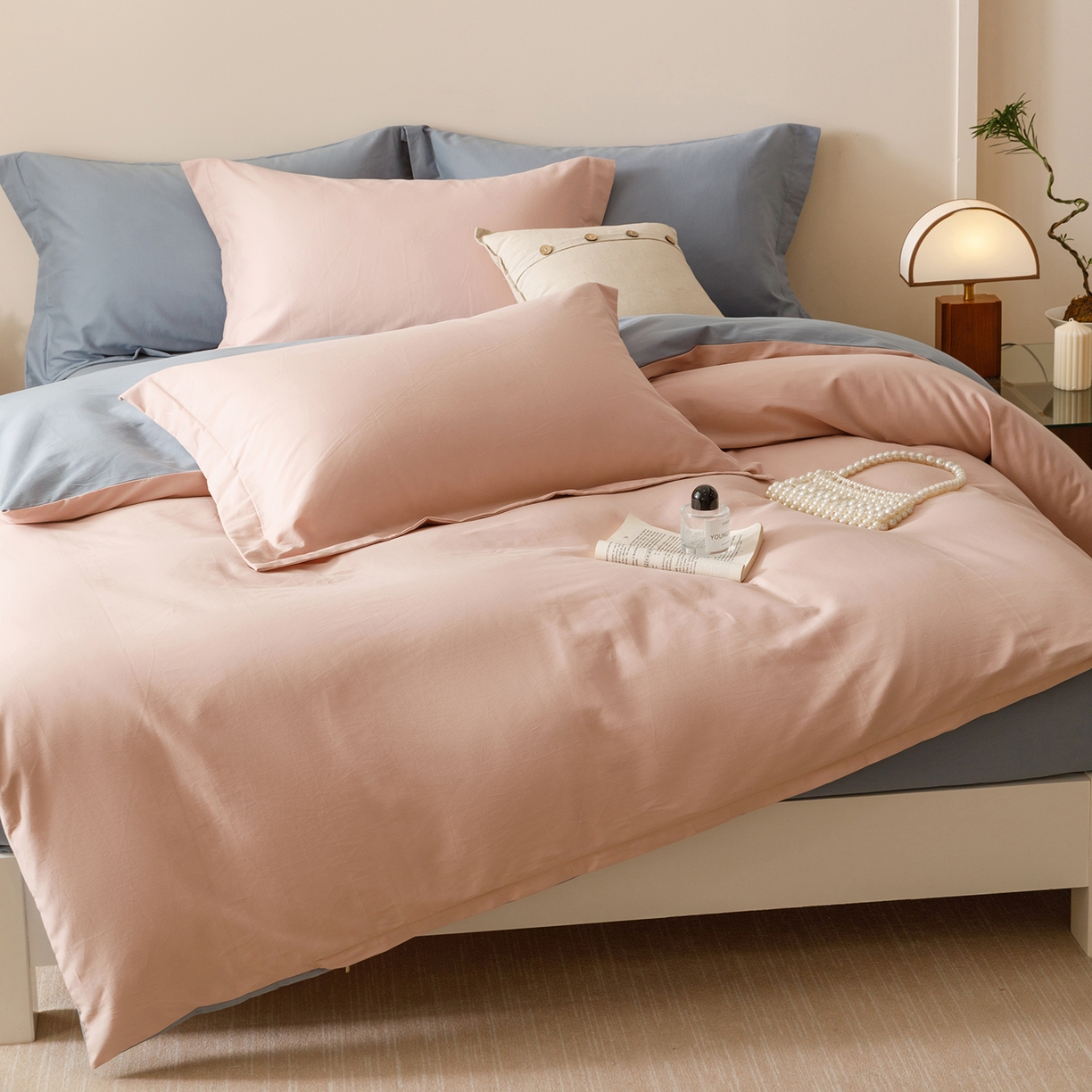 91家纺网 家纺一手货源 找家纺 爱思佳 2025新款A类全棉60s长绒棉纯棉磨毛纯色拼色系列四件套 蓝灰粉