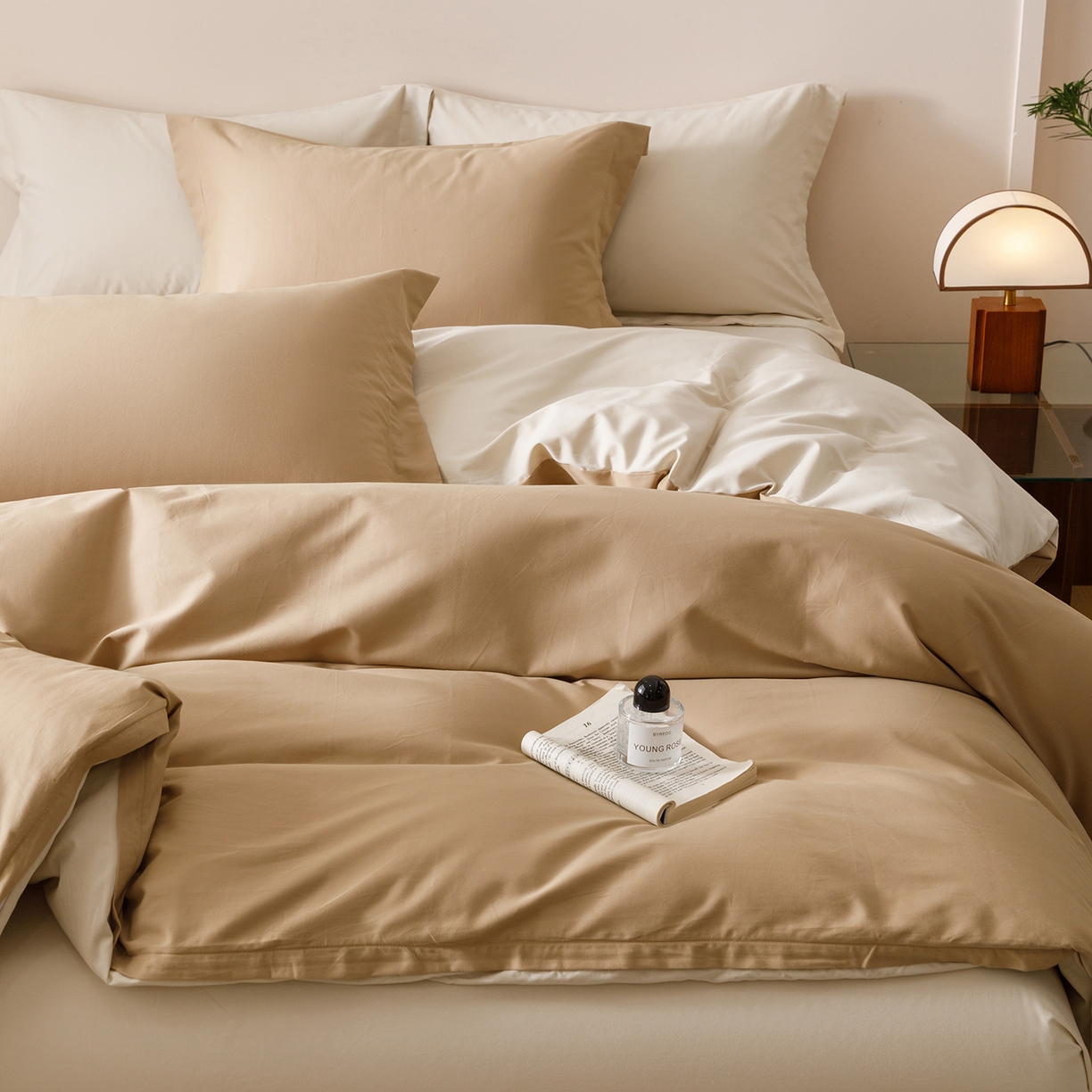 91家纺网 家纺一手货源 找家纺 爱思佳 2025新款A类全棉60s长绒棉纯棉磨毛纯色拼色系列四件套 肉桂拿铁