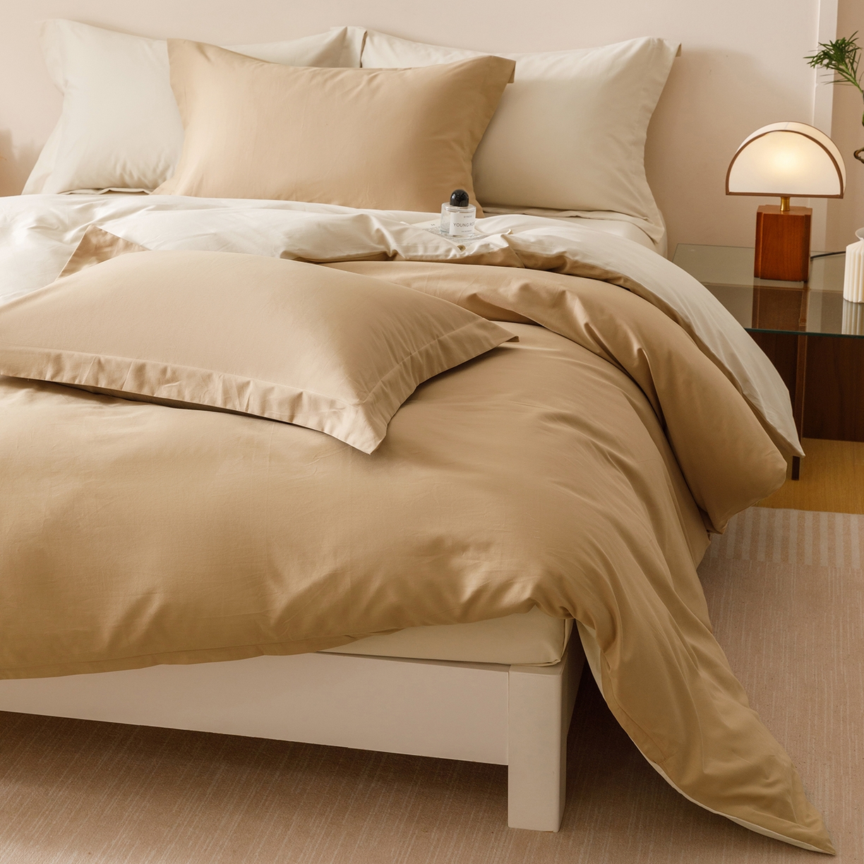 91家纺网 家纺一手货源 找家纺 爱思佳 2025新款A类全棉60s长绒棉纯棉磨毛纯色拼色系列四件套 肉桂拿铁