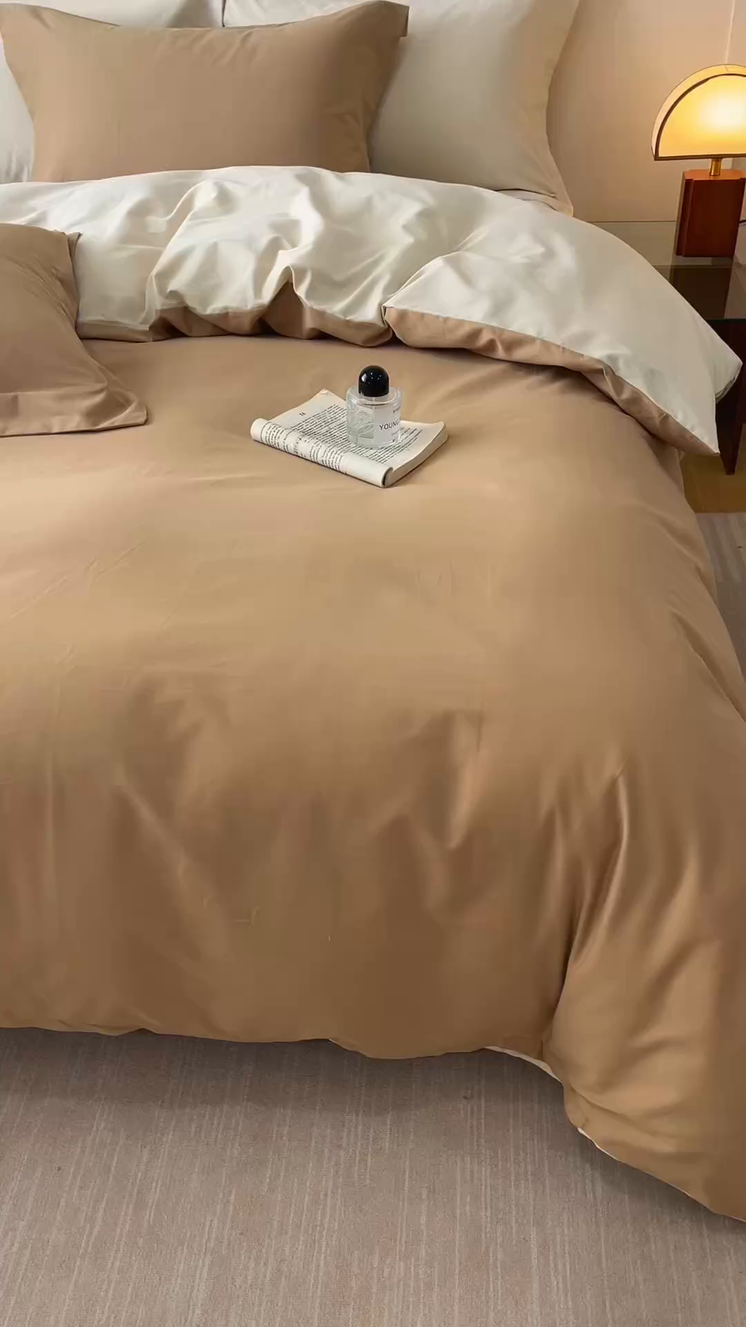 91家纺网 家纺一手货源 找家纺 爱思佳 2025新款A类全棉60s长绒棉纯棉磨毛纯色拼色系列四件套 肉桂拿铁