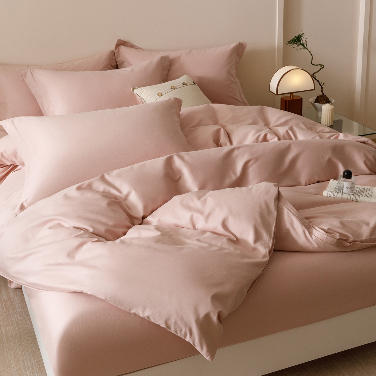 91家纺网 家纺一手货源 找家纺 爱思佳 2025新款A类全棉60s长绒棉纯棉磨毛纯色拼色系列四件套 杏花粉