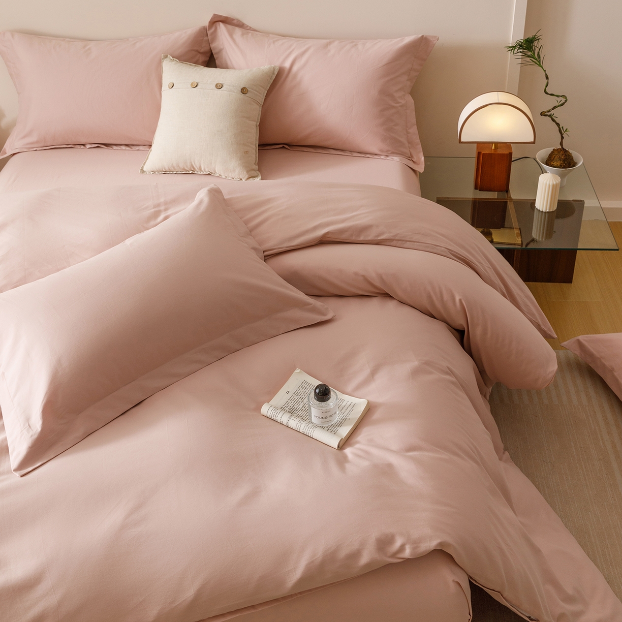 91家纺网 家纺一手货源 找家纺 爱思佳 2025新款A类全棉60s长绒棉纯棉磨毛纯色拼色系列四件套 杏花粉