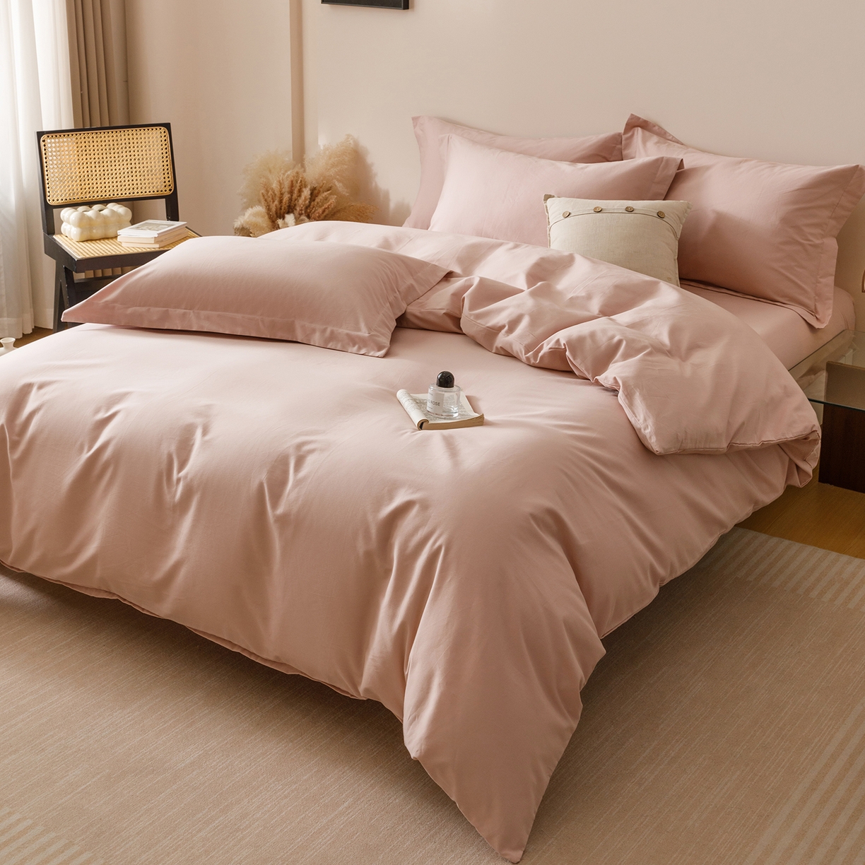 91家纺网 家纺一手货源 找家纺 爱思佳 2025新款A类全棉60s长绒棉纯棉磨毛纯色拼色系列四件套 杏花粉