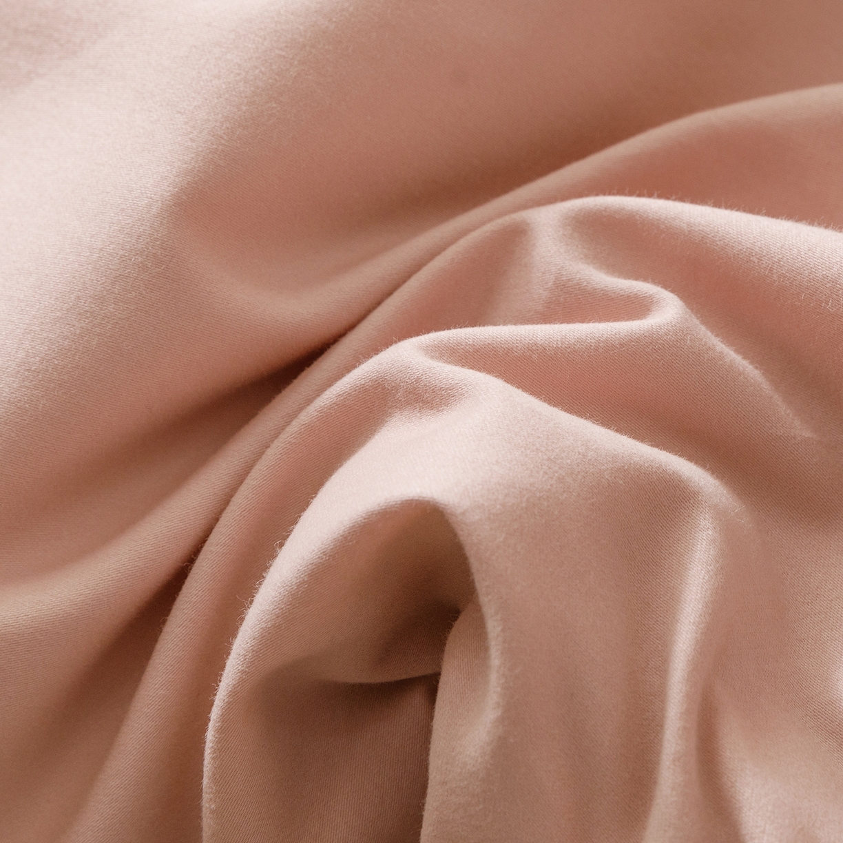 91家纺网 家纺一手货源 找家纺 爱思佳 2025新款A类全棉60s长绒棉纯棉磨毛纯色拼色系列四件套 杏花粉