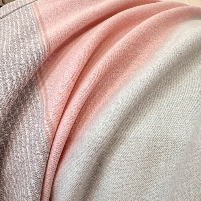 91家纺网 家纺一手货源 找家纺 凌鼎 2025新款喷气加厚磨毛四件套系列1莫里特粉