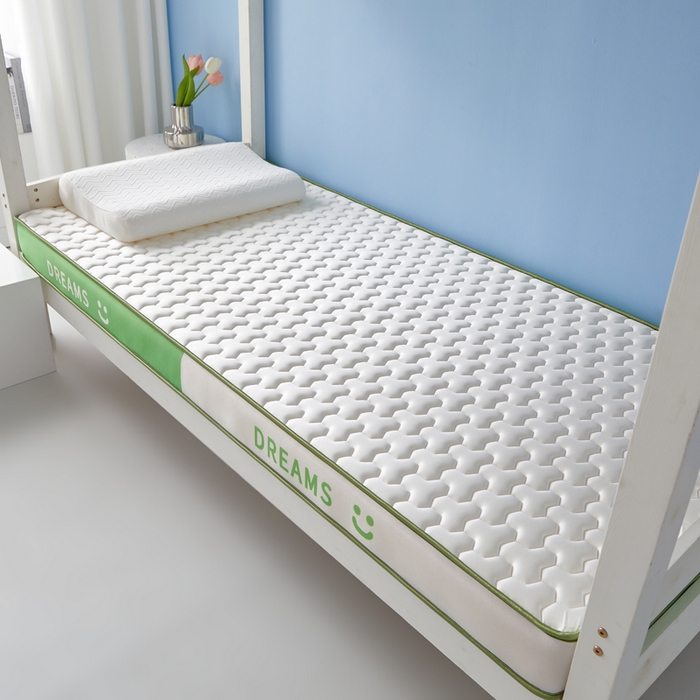 91家纺网 家纺一手货源 找家纺 暖季家纺 2025新款双拼色牛奶丝针织棉立体海绵三菱格学生床垫 立体绿白三菱格