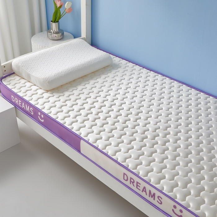 91家纺网 家纺一手货源 找家纺 暖季家纺 2025新款双拼色牛奶丝针织棉立体海绵三菱格学生床垫 立体紫白三菱格