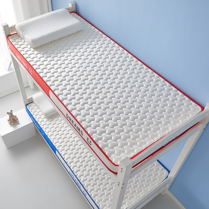 91家纺网 家纺一手货源 找家纺 暖季家纺 2025新款双拼色牛奶丝针织棉立体海绵三菱格学生床垫 立体红白三菱格