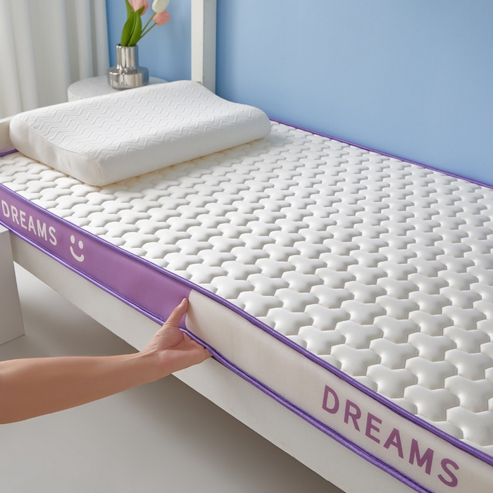 91家纺网 家纺一手货源 找家纺 暖季家纺 2025新款双拼色牛奶丝针织棉立体海绵三菱格学生床垫 立体紫白三菱格