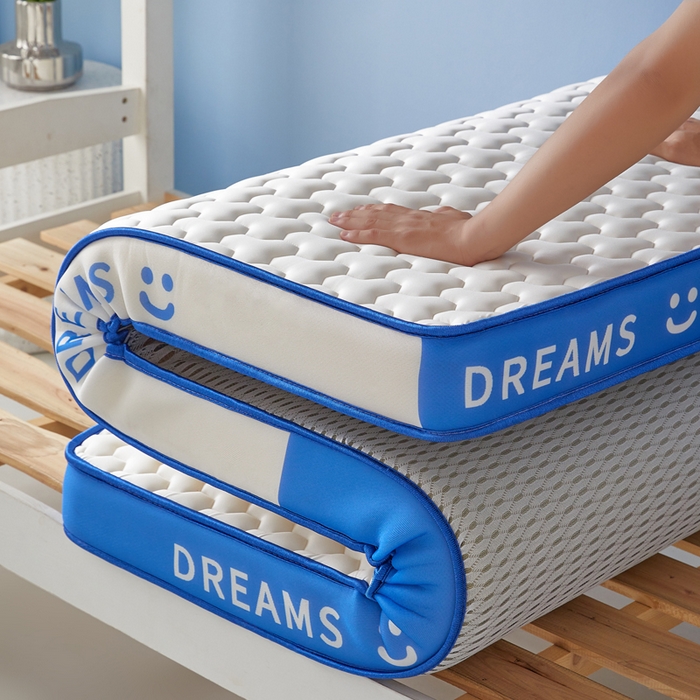 91家纺网 家纺一手货源 找家纺 暖季家纺 2025新款双拼色牛奶丝针织棉立体海绵三菱格学生床垫 立体蓝白三菱格