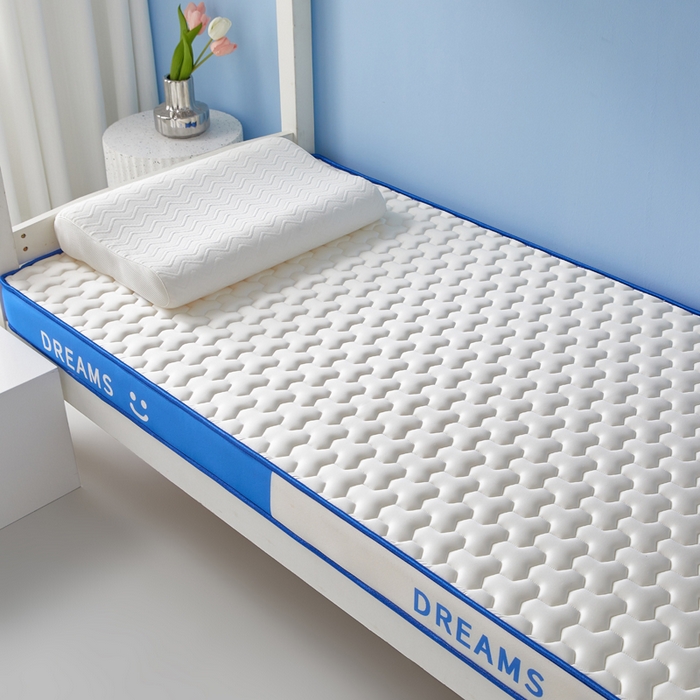 91家纺网 家纺一手货源 找家纺 暖季家纺 2025新款双拼色牛奶丝针织棉立体海绵三菱格学生床垫 立体蓝白三菱格