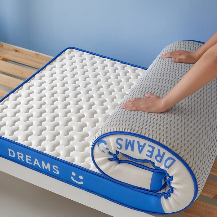 91家纺网 家纺一手货源 找家纺 暖季家纺 2025新款双拼色牛奶丝针织棉立体海绵三菱格学生床垫 立体蓝白三菱格