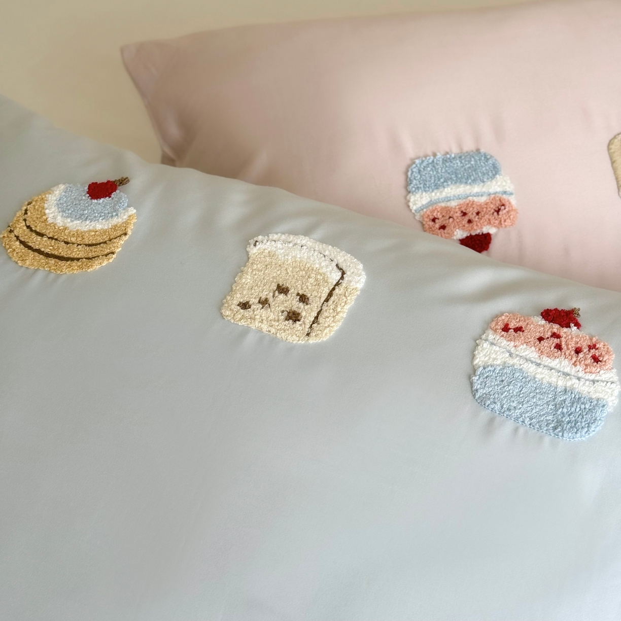 91家纺网 家纺一手货源 找家纺 （总）鹿班家居 2025新款100S长绒棉纯棉毛巾绣单品枕套 枕套单件-彩虹蛋糕&幸运树（标准会员-2元）