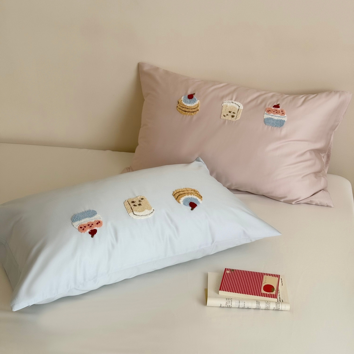 91家纺网 家纺一手货源 找家纺 鹿班家居 2025新款100S长绒棉纯棉毛巾绣单品枕套 枕套单件-彩虹蛋糕&幸运树（标准会员-2元） 组合图仅供展示不可下单