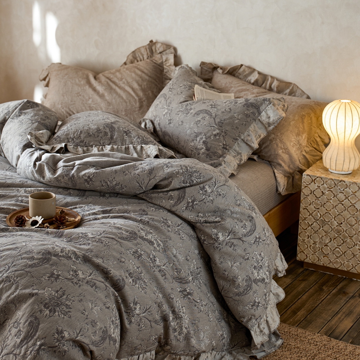 91家纺网 家纺一手货源 找家纺 安莱生活2025新款棉麻高端系列四件套 莫奈花园-深灰