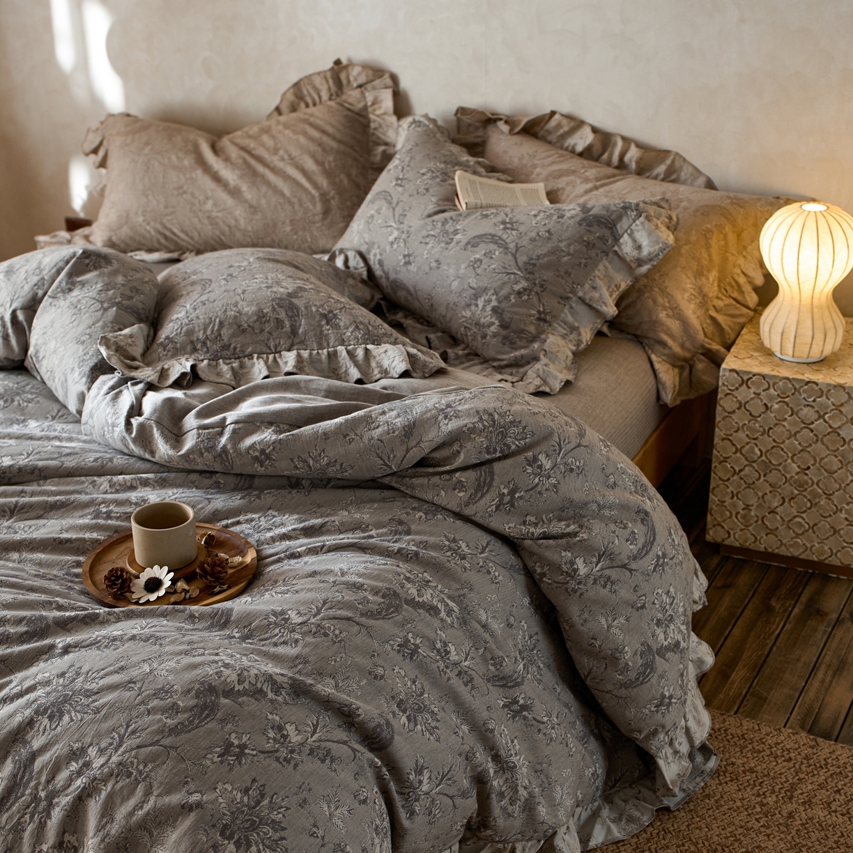 91家纺网 家纺一手货源 找家纺 安莱生活2025新款棉麻高端系列四件套 莫奈花园-深灰