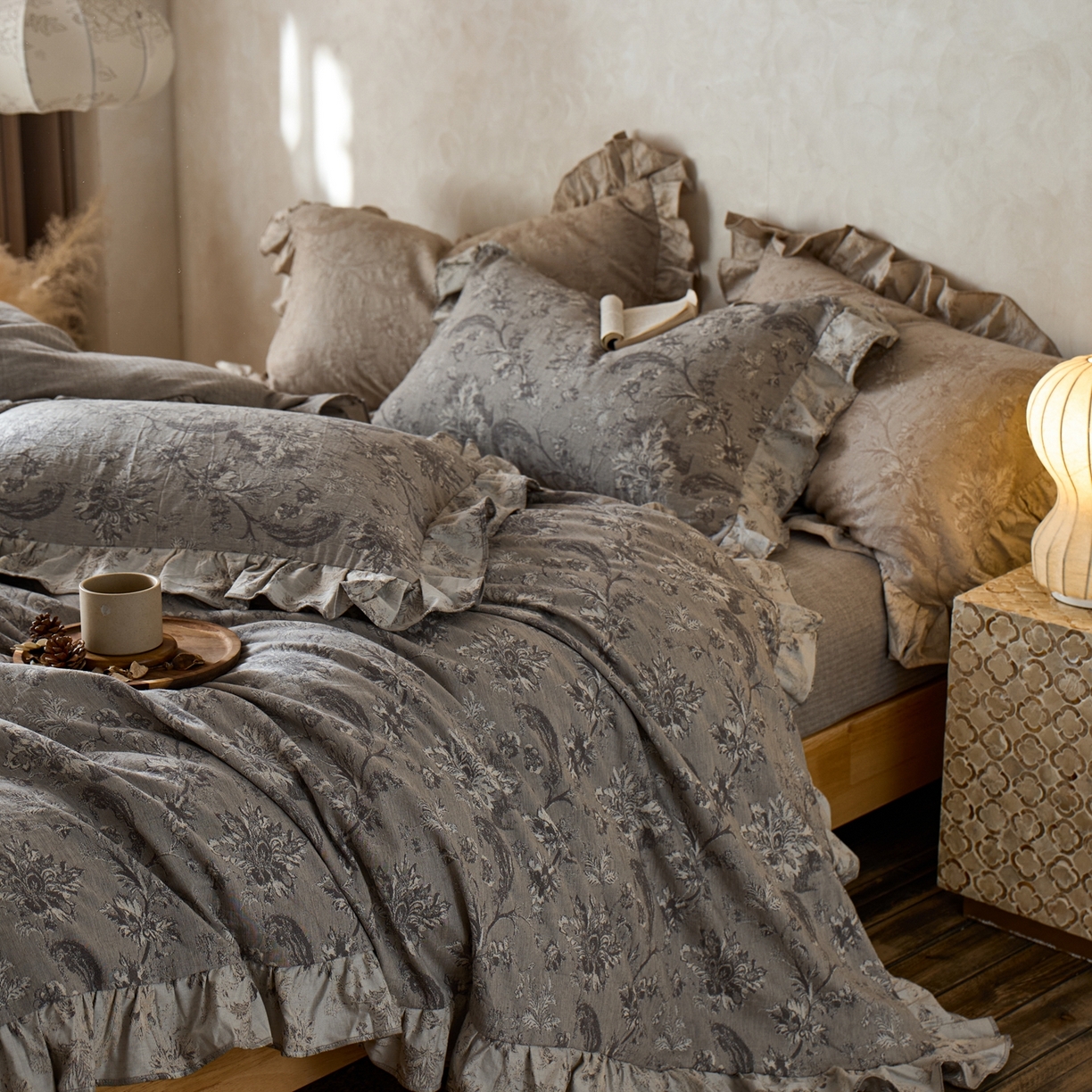 91家纺网 家纺一手货源 找家纺 安莱生活2025新款棉麻高端系列四件套 莫奈花园-深灰