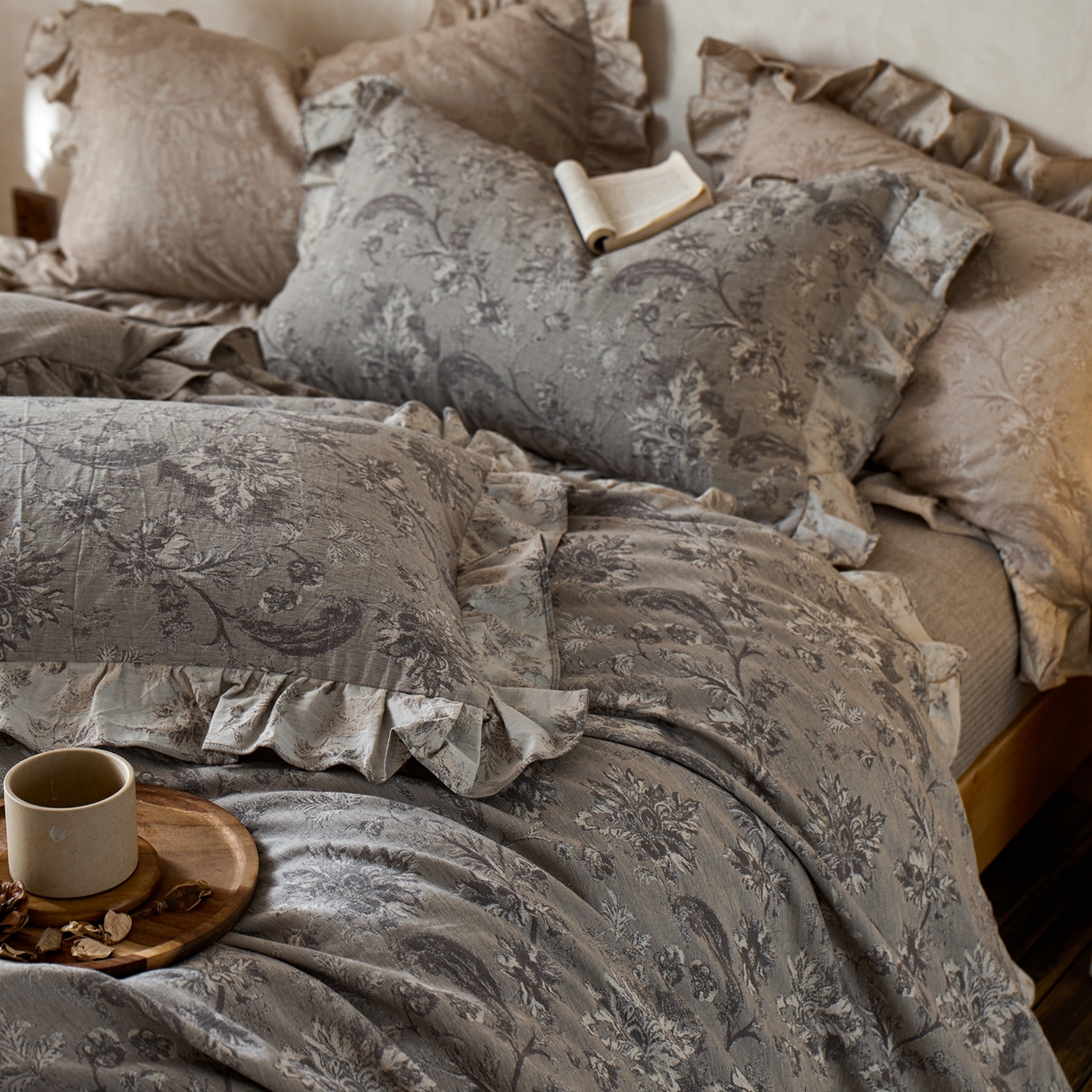 91家纺网 家纺一手货源 找家纺 安莱生活2025新款棉麻高端系列四件套 莫奈花园-深灰