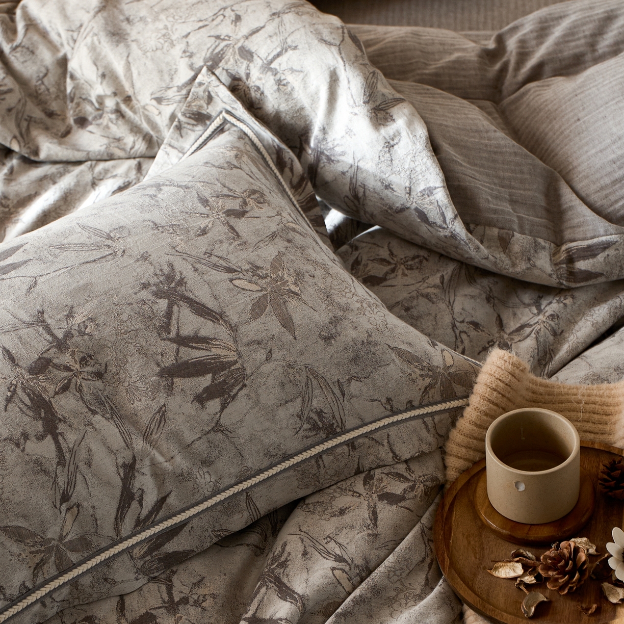 91家纺网 家纺一手货源 找家纺 安莱生活2025新款棉麻高端系列四件套 俏江南-深灰