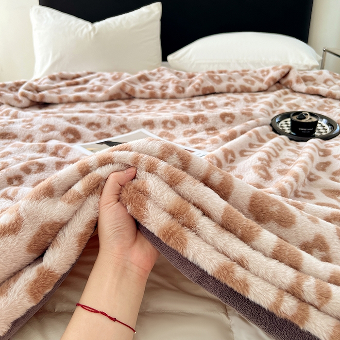 91家纺网 家纺一手货源 找家纺 锦润家纺 2025新款高克重多功能兔毛绒包边毛毯毯子 古朴虎纹