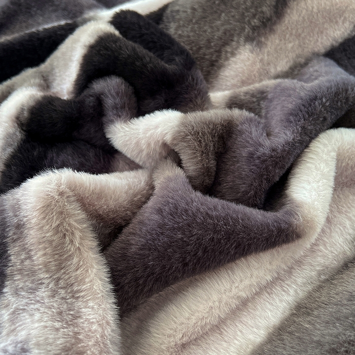91家纺网 家纺一手货源 找家纺 锦润家纺 2025新款高克重多功能兔毛绒包边毛毯毯子 灰斑马纹