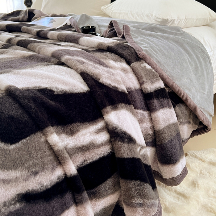 91家纺网 家纺一手货源 找家纺 锦润家纺 2025新款高克重多功能兔毛绒包边毛毯毯子 灰斑马纹