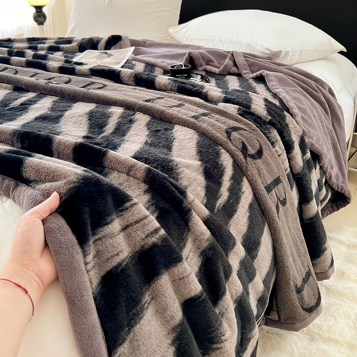 91家纺网 家纺一手货源 找家纺 锦润家纺 2025新款高克重多功能兔毛绒包边毛毯毯子 卡萨