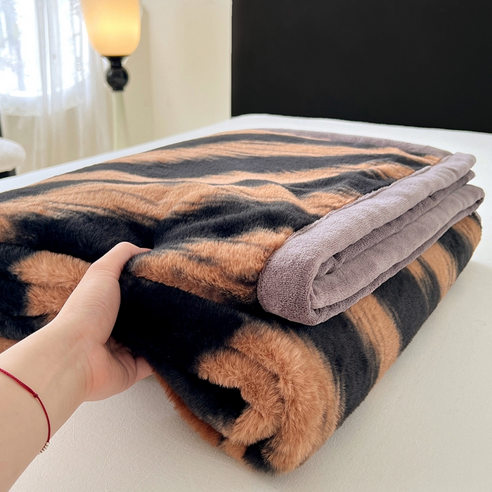 91家纺网 家纺一手货源 找家纺 锦润家纺 2025新款高克重多功能兔毛绒包边毛毯毯子 美拉德豹纹