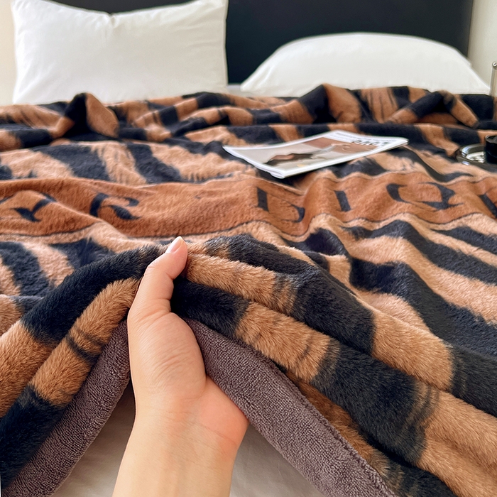 91家纺网 家纺一手货源 找家纺 锦润家纺 2025新款高克重多功能兔毛绒包边毛毯毯子 美拉德豹纹