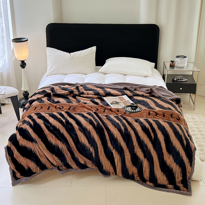 91家纺网 家纺一手货源 找家纺 锦润家纺 2025新款高克重多功能兔毛绒包边毛毯毯子 美拉德豹纹